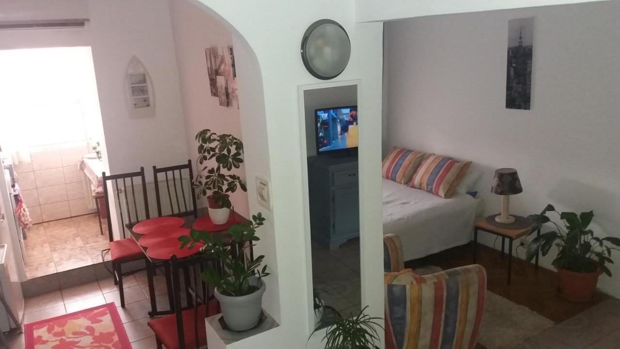 Jorali Apartamento Oradea Exterior foto